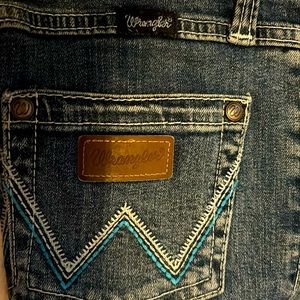 These wrangler jeans are the best only worn about three times ( PICK UP ONLY)